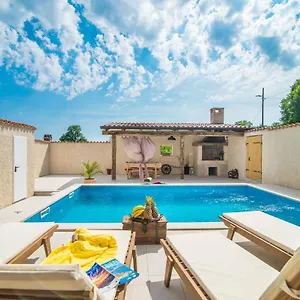  Ferienhaus House Eleonora